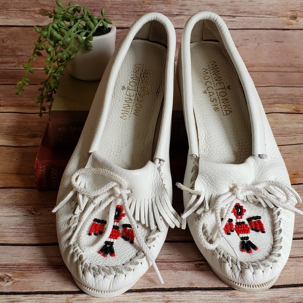 Minnetonka White Leather Beaded Moccasins 9.5 EUC